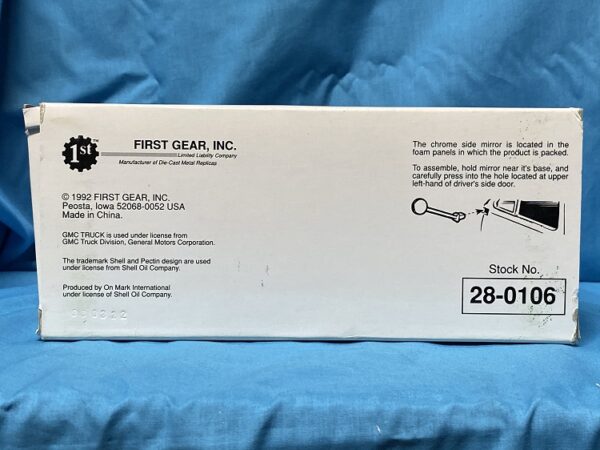 First Gear Shell Oil Company 1952 GMC Fuel Tanker 1:34 #28-0106 - Image 6