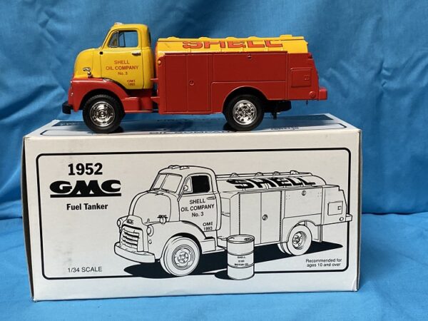 First Gear Shell Oil Company 1952 GMC Fuel Tanker 1:34 #28-0106 - Image 5