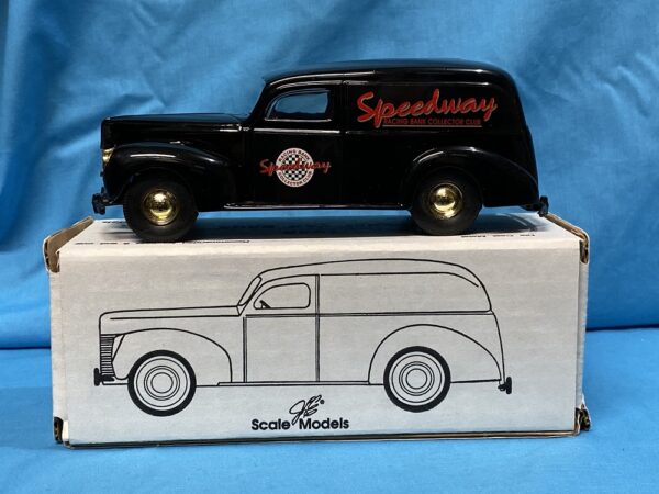 ERTL 1:25 1940 FORD PANEL VAN SPEEDWAY MARKETING GD-6006 IN ORIGINAL BOX