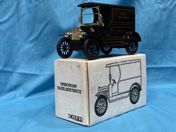 ERTL stock# 9704UR Open Front Panel Side"UPS" Truck Locking Coin Bank