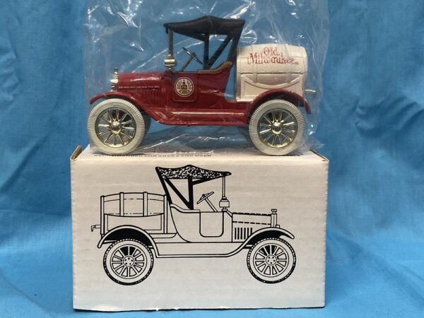 ERTL 1918 Barrel Bank #9173 Old Milwaukee 1/25 Scale - Image 6