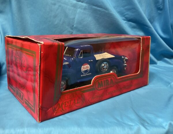 Mira Golden Line Chevrolet Pickup 1953 1:18 Die Cast Metal 6192 - Image 4