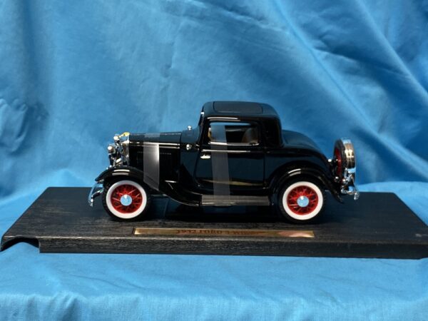 Fairfield Mint Road Legends 1:18 Ford 1932 3 Window Coupe Die Cast - Image 5