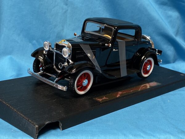 Fairfield Mint Road Legends 1:18 Ford 1932 3 Window Coupe Die Cast - Image 3